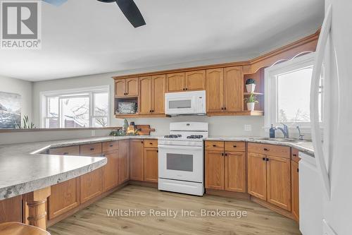 436 Broadway Street, Tillsonburg, ON - Indoor Photo Showing Kitchen
