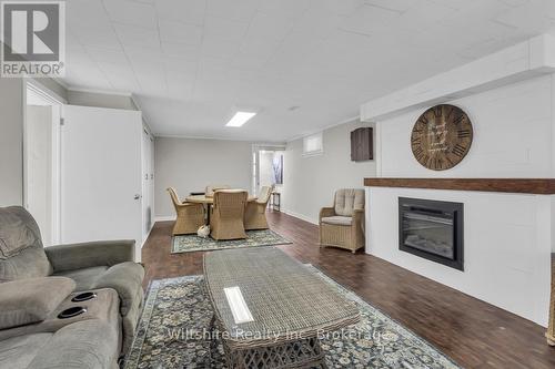 436 Broadway Street, Tillsonburg, ON - Indoor Photo Showing Living Room With Fireplace