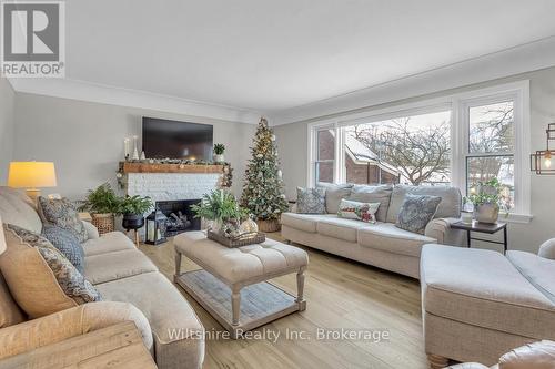 436 Broadway Street, Tillsonburg, ON - Indoor Photo Showing Living Room With Fireplace