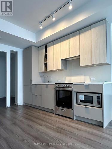 4607 - 3883 Quartz Road, Mississauga, ON - Indoor Photo Showing Kitchen