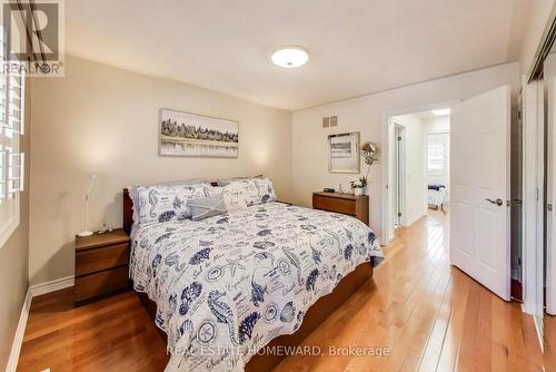 King size bed - 257 Milan Street, Toronto, ON - Indoor Photo Showing Bedroom