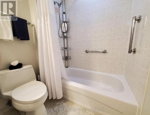 2nd Floor tub - 257 Milan Street, Toronto, ON - Indoor Photo Showing Bathroom