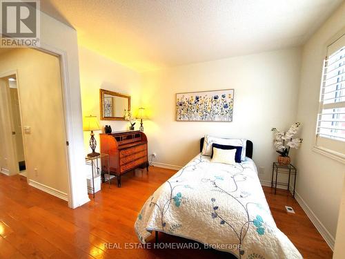 real oak hardwood flooring - 257 Milan Street, Toronto, ON - Indoor Photo Showing Bedroom