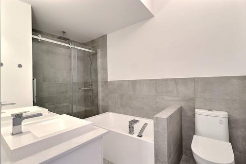Bathroom - 3717 Rue Wellington, Montréal (Verdun/Île-Des-Soeurs), QC - Indoor Photo Showing Bathroom