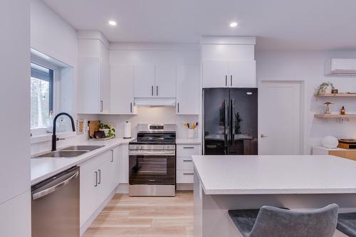 Kitchen - 12 Ch. Sisttie, La Pêche, QC - Indoor Photo Showing Kitchen With Double Sink With Upgraded Kitchen