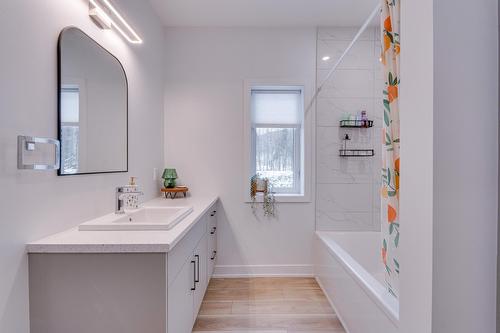 Bathroom - 12 Ch. Sisttie, La Pêche, QC - Indoor Photo Showing Bathroom