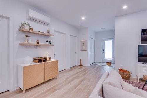 Hall - 12 Ch. Sisttie, La Pêche, QC - Indoor