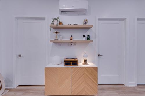 Hall - 12 Ch. Sisttie, La Pêche, QC - Indoor