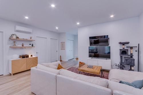 Living room - 12 Ch. Sisttie, La Pêche, QC - Indoor Photo Showing Living Room