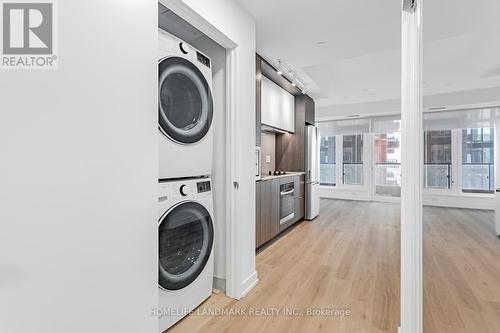 2612 - 395 Square One Drive, Mississauga, ON - Indoor Photo Showing Laundry Room