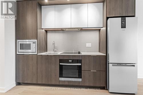 2612 - 395 Square One Drive, Mississauga, ON - Indoor Photo Showing Kitchen