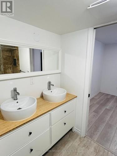 292 Freure Drive, Cambridge, ON - Indoor Photo Showing Bathroom