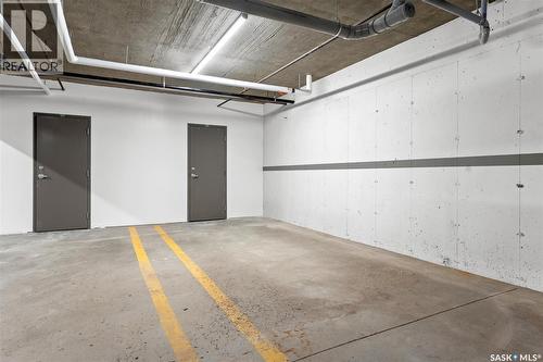 102 318 108Th Street, Saskatoon, SK - Indoor Photo Showing Garage