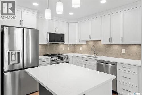 102 318 108Th Street, Saskatoon, SK - Indoor Photo Showing Kitchen With Stainless Steel Kitchen With Upgraded Kitchen
