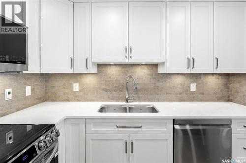 102 318 108Th Street, Saskatoon, SK - Indoor Photo Showing Kitchen With Double Sink With Upgraded Kitchen