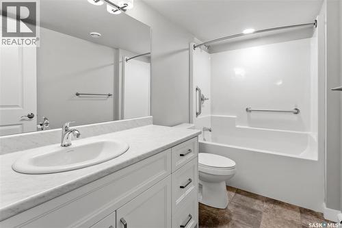 202 318 108Th Street W, Saskatoon, SK - Indoor Photo Showing Bathroom