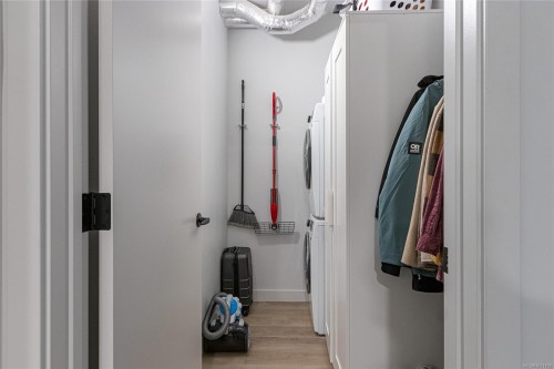 204-2465 Gateway Rd, Langford, BC - Indoor