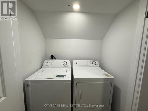 5582 Meadowcrest Avenue, Mississauga, ON - Indoor Photo Showing Laundry Room