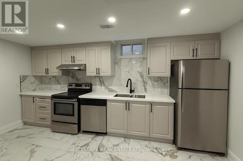 5582 Meadowcrest Avenue, Mississauga, ON - Indoor Photo Showing Kitchen With Double Sink