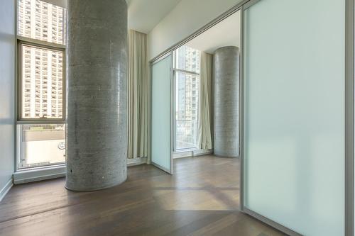 Bedroom - 606-1155 Rue De La Montagne, Montréal (Ville-Marie), QC - Indoor Photo Showing Other Room