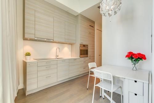 Kitchen - 606-1155 Rue De La Montagne, Montréal (Ville-Marie), QC - Indoor