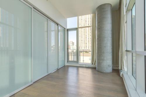 Living room - 606-1155 Rue De La Montagne, Montréal (Ville-Marie), QC - Indoor Photo Showing Other Room