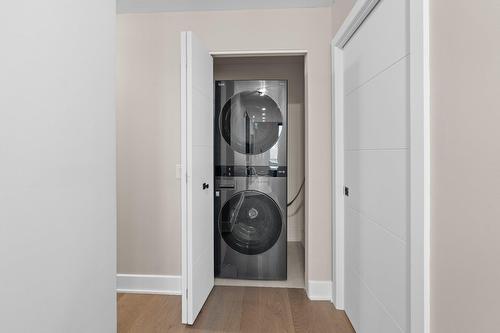 Salle de lavage - 1202-2835 Av. Du Cosmodôme, Laval (Chomedey), QC - Indoor Photo Showing Laundry Room