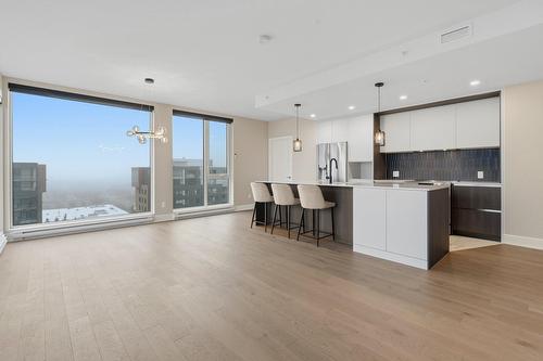 Vue d'ensemble - 1202-2835 Av. Du Cosmodôme, Laval (Chomedey), QC - Indoor Photo Showing Kitchen