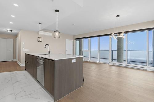 Vue d'ensemble - 1202-2835 Av. Du Cosmodôme, Laval (Chomedey), QC - Indoor Photo Showing Kitchen