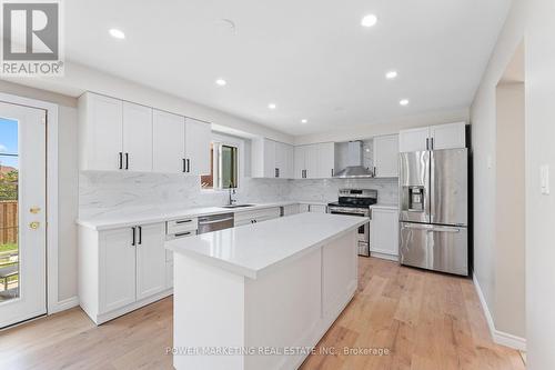 3 Newbury Crescent, Brampton (Westgate), ON - Indoor Photo Showing Kitchen With Stainless Steel Kitchen With Upgraded Kitchen