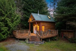 2725 Seaside Dr  Sooke, BC V9Z 1G7