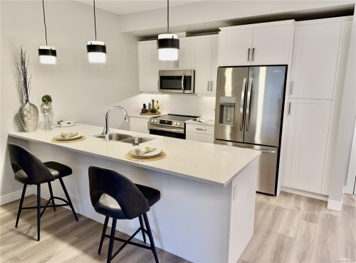 505-918 Jenkins Ave, Langford, BC - Indoor Photo Showing Kitchen With Double Sink With Upgraded Kitchen