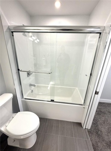 505-918 Jenkins Ave, Langford, BC - Indoor Photo Showing Bathroom