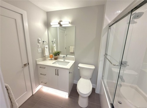 505-918 Jenkins Ave, Langford, BC - Indoor Photo Showing Bathroom