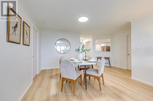 902 - 5080 Pinedale Avenue, Burlington, ON - Indoor Photo Showing Dining Room
