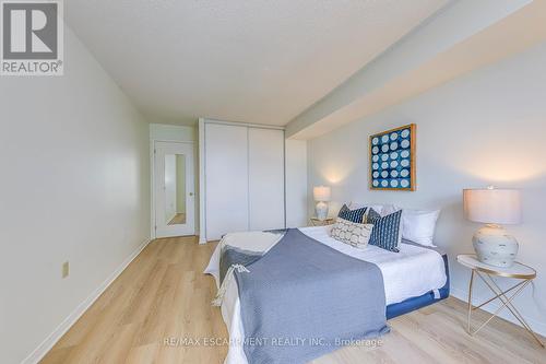902 - 5080 Pinedale Avenue, Burlington, ON - Indoor Photo Showing Bedroom