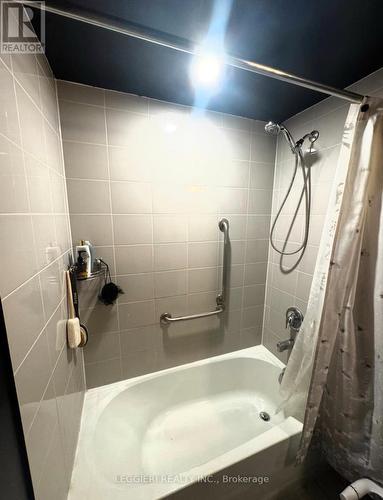 615 - 4 Spice Way, Barrie, ON - Indoor Photo Showing Bathroom