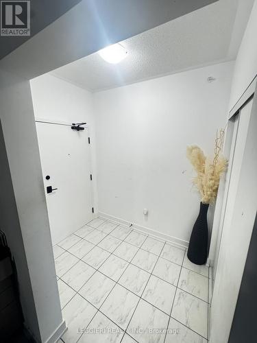 615 - 4 Spice Way, Barrie, ON - Indoor