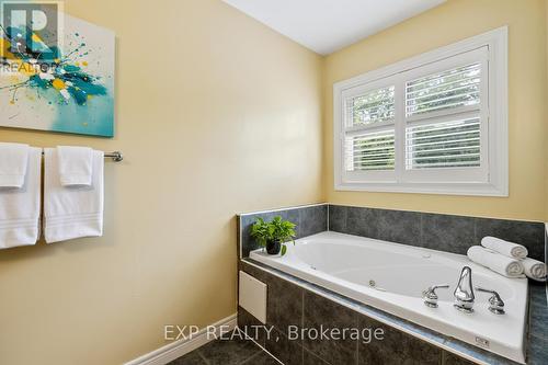 22 - 130 Robert Street, Milton, ON - Indoor Photo Showing Bathroom