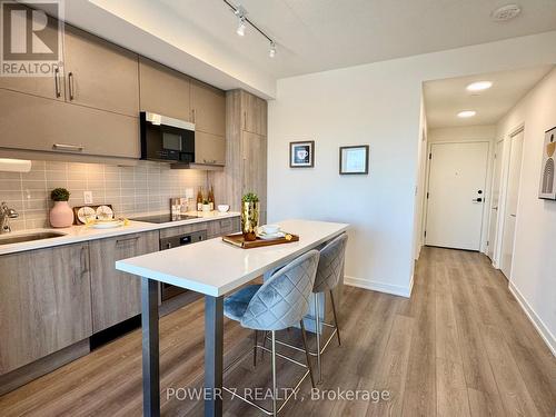 1308 - 292 Verdale Crossing, Markham, ON - Indoor Photo Showing Kitchen With Upgraded Kitchen