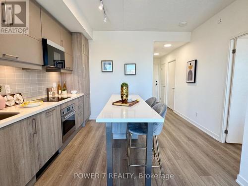 1308 - 292 Verdale Crossing, Markham, ON - Indoor Photo Showing Kitchen With Upgraded Kitchen