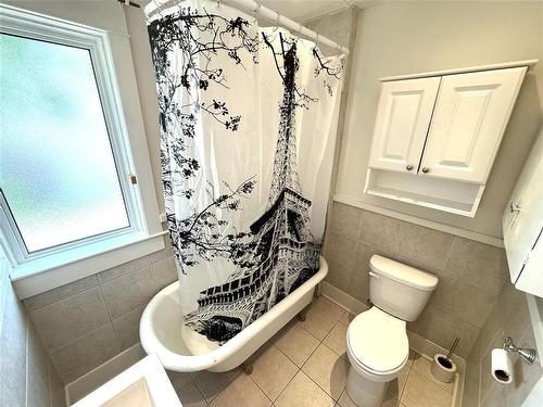 672 Machray Avenue, Winnipeg, MB - Indoor Photo Showing Bathroom
