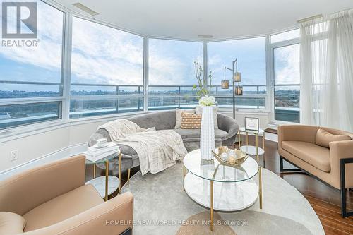 Ph63 - 23 Cox Boulevard, Markham, ON - Indoor Photo Showing Living Room