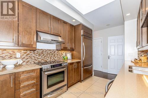 Ph63 - 23 Cox Boulevard, Markham, ON - Indoor Photo Showing Kitchen With Upgraded Kitchen