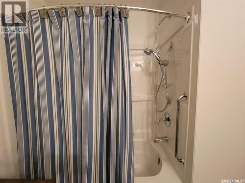 4920 Express Avenue, Macklin, SK - Indoor Photo Showing Bathroom