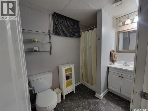 4920 Express Avenue, Macklin, SK - Indoor Photo Showing Bathroom