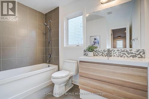 2002 Cocklin Crescent, Oshawa, ON - Indoor Photo Showing Bathroom