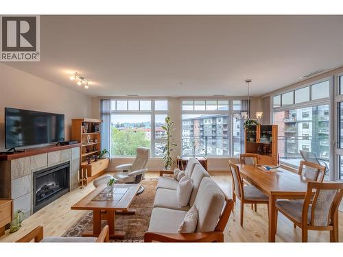 3301 Skaha Lake Road Unit# 406, Penticton, BC - Indoor Photo Showing Living Room With Fireplace
