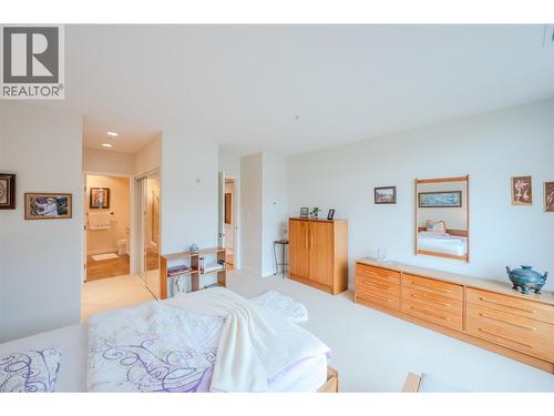 3301 Skaha Lake Road Unit# 406, Penticton, BC - Indoor Photo Showing Bedroom