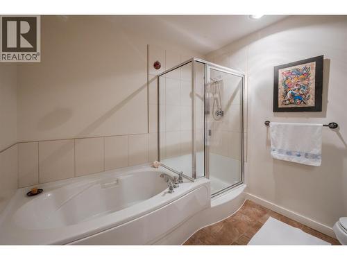 3301 Skaha Lake Road Unit# 406, Penticton, BC - Indoor Photo Showing Bathroom
